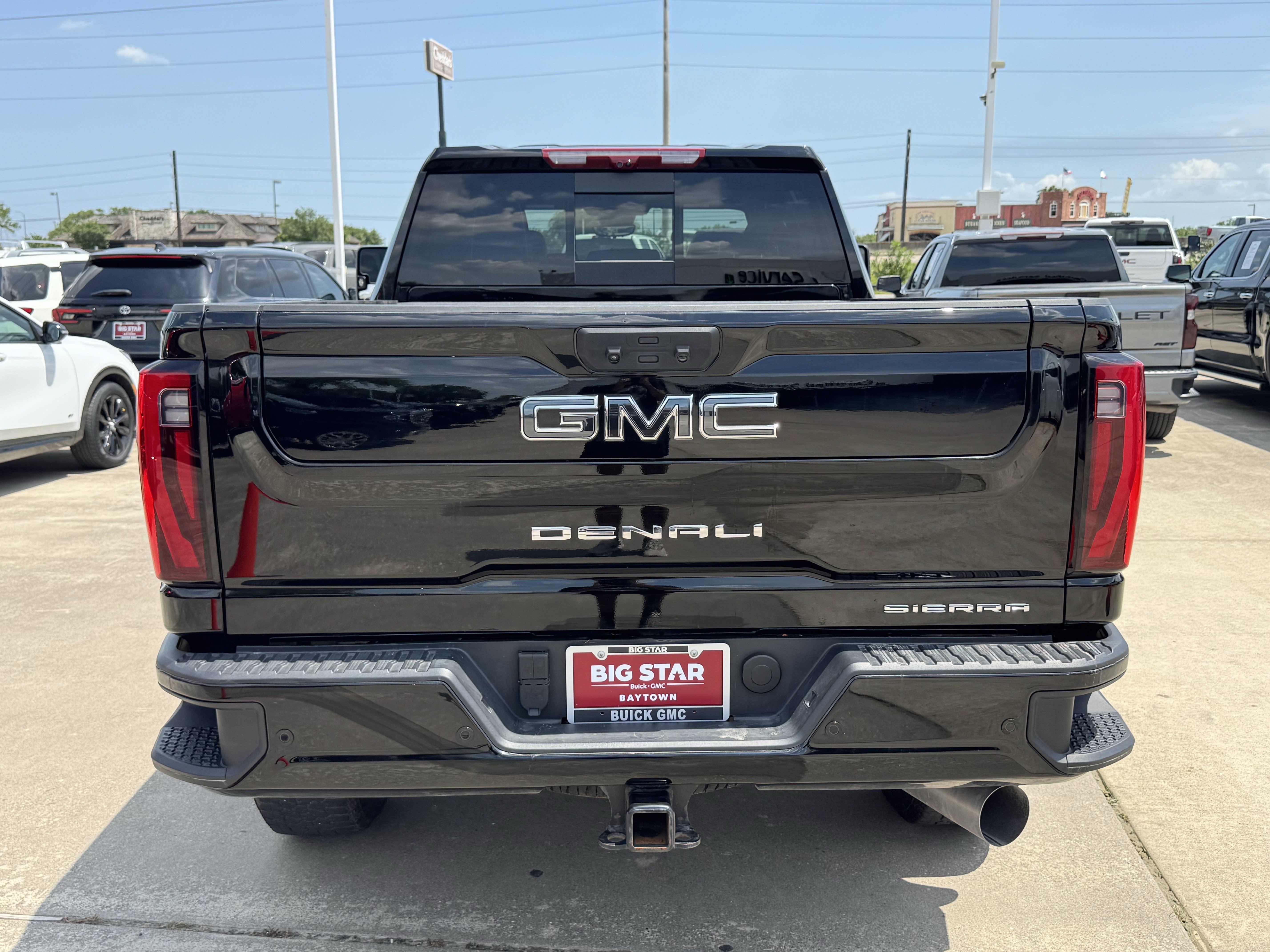 Used 2025 Onyx Black GMC Denali Ultimate image 8