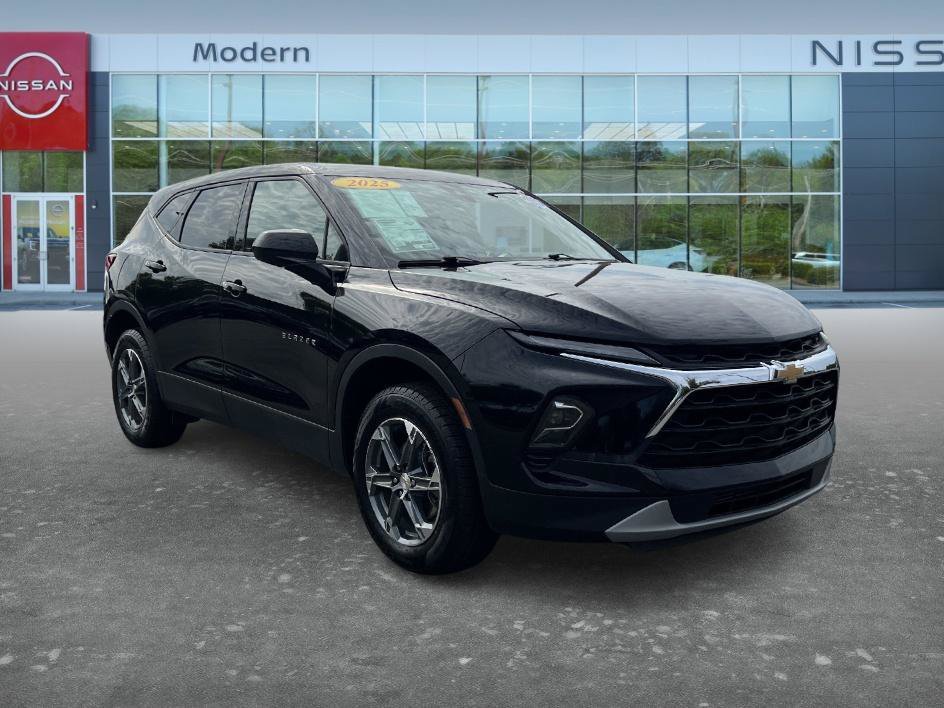 Used 2025 Black Chevrolet LT image 3