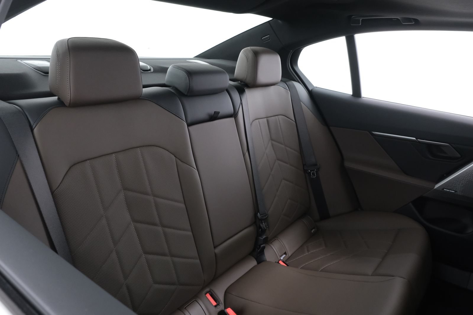 New 2027 Oxide Grey Metallic BMW 530i xDrive image 42