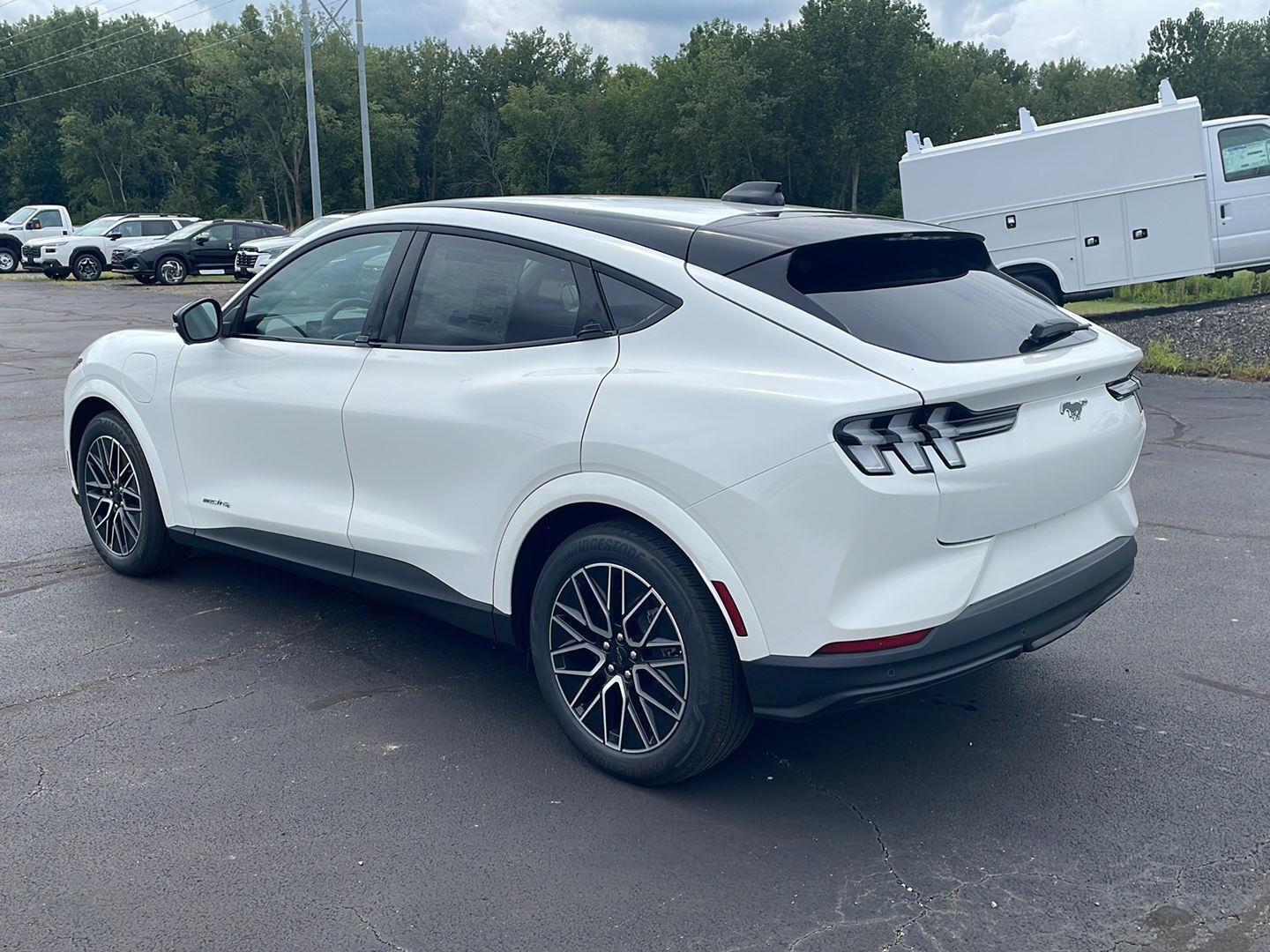 New 2026 Star White Metallic Tri-Coat Ford Premium image 3