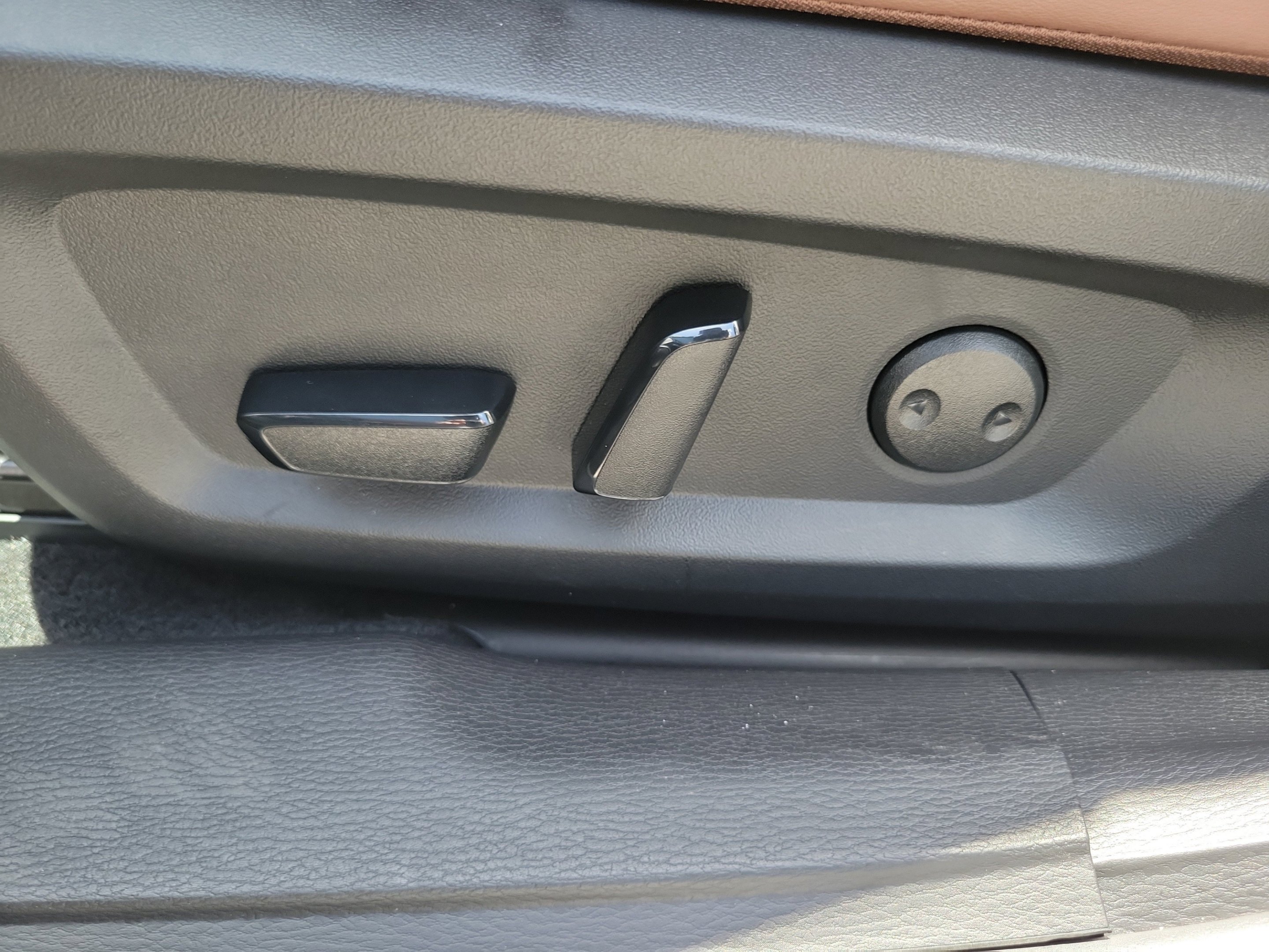 Used 2025 Graphite Gray Mitsubishi SEL image 21