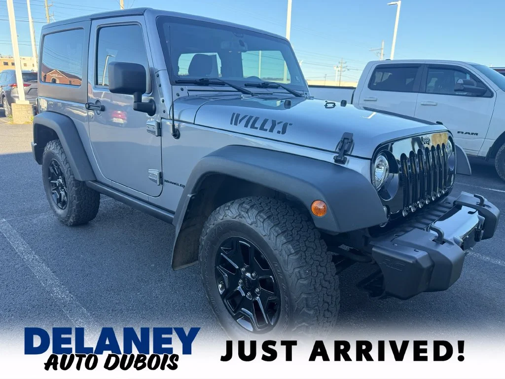Used 2018 Silver Jeep Sport image 1