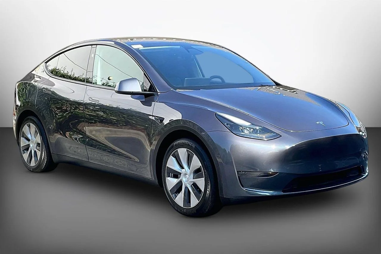 Used 2023  Tesla Long Range image 2
