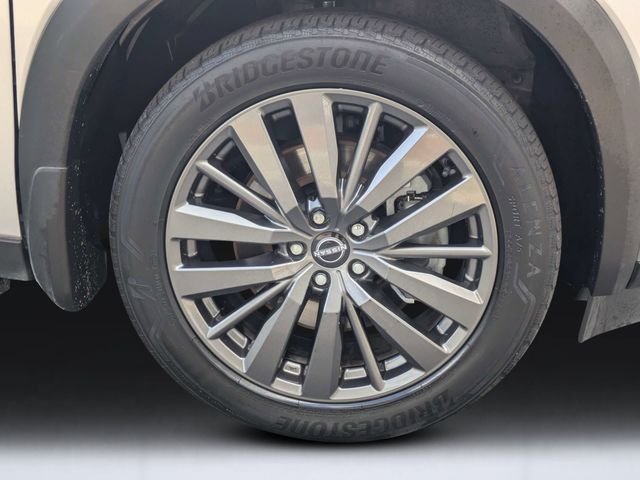 Used 2022 Silver Nissan SL image 11