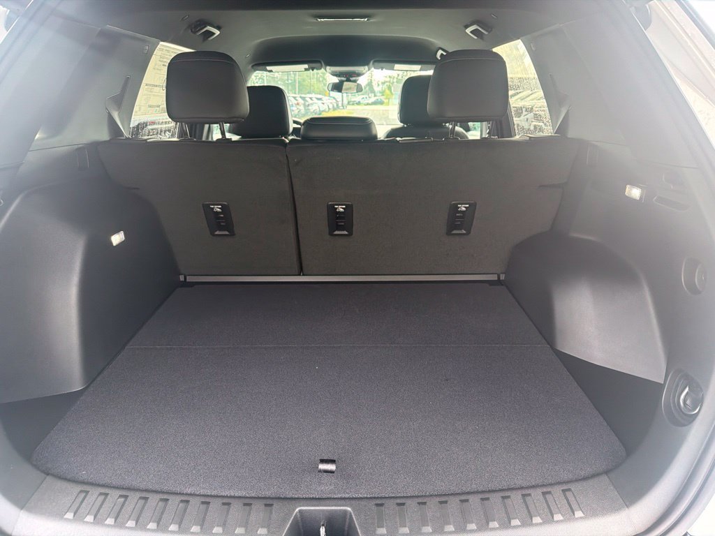 2027 Chevrolet Equinox LT - Photo 8