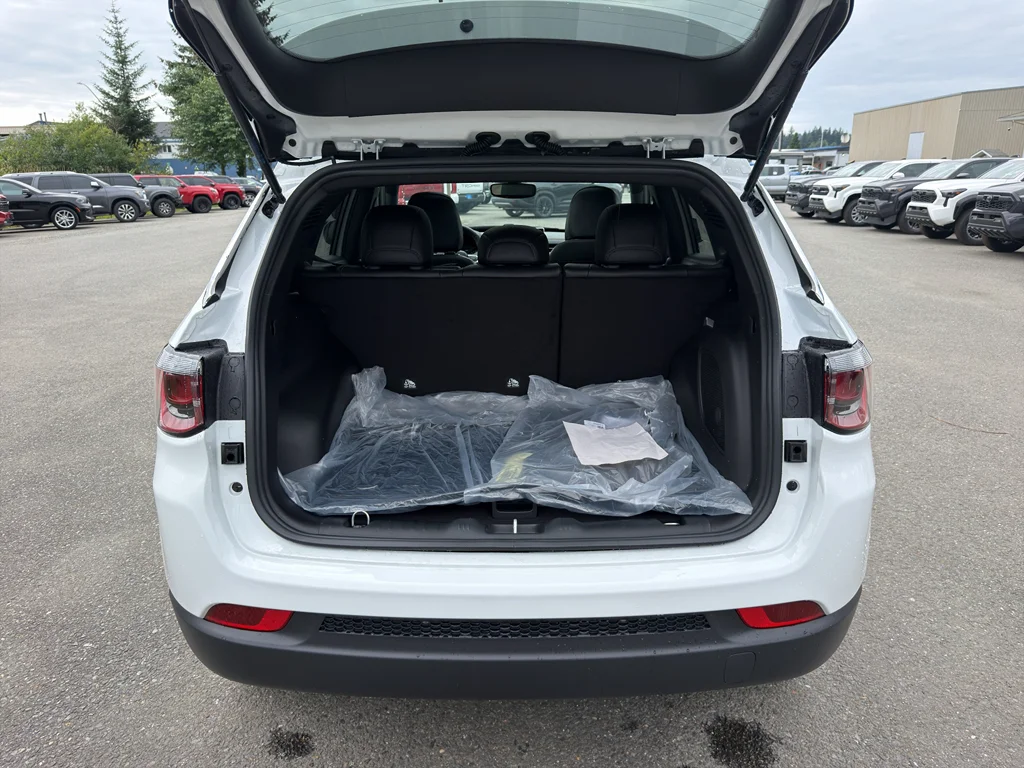 2026 Jeep Compass 85th Anniversary - Photo 12