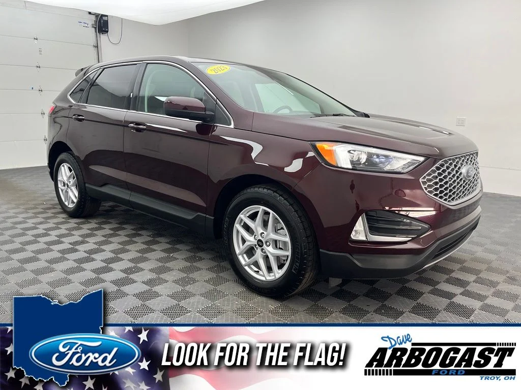 Used 2023 Red Ford SEL image 1