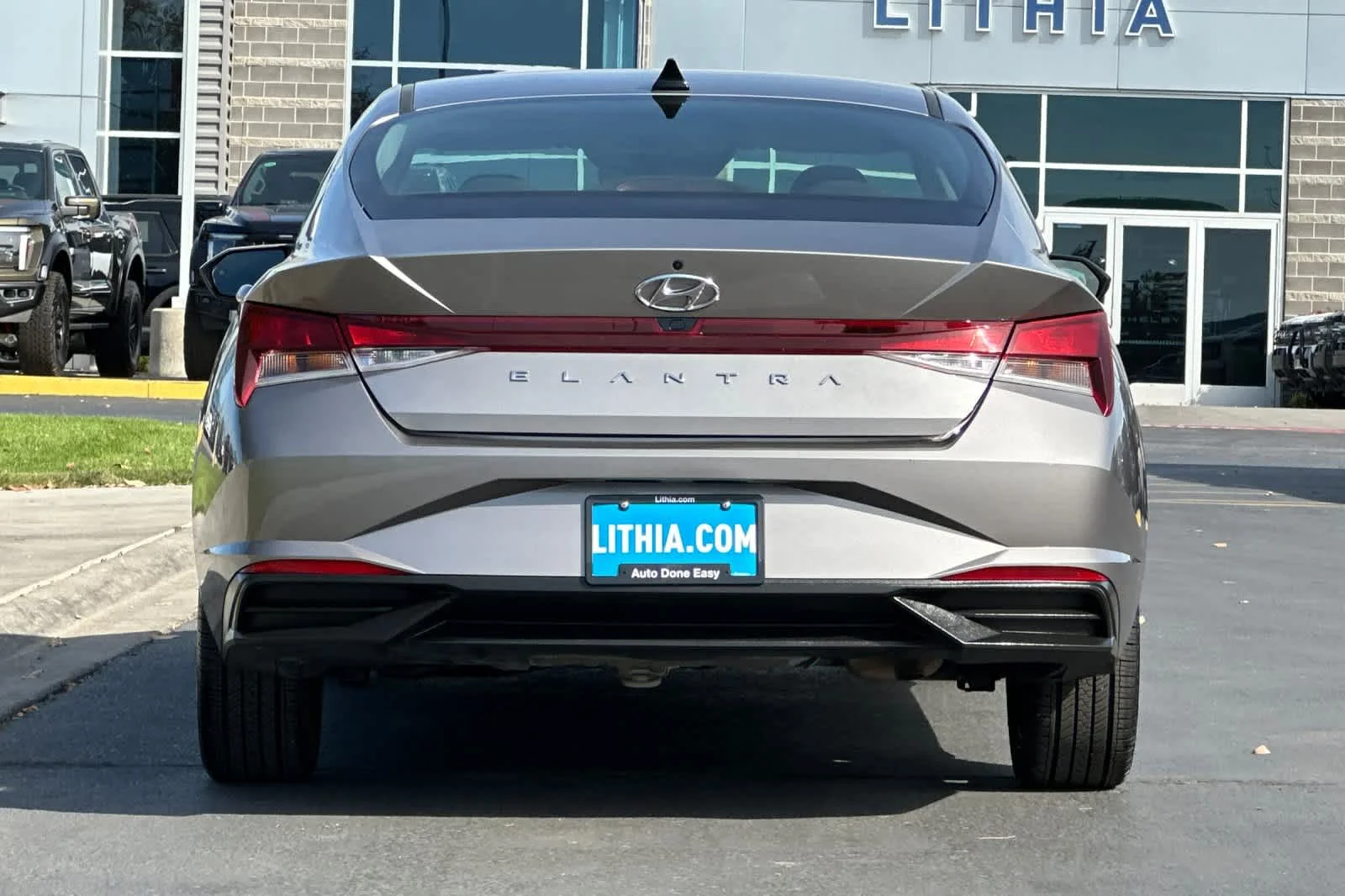 Certified Used 2023 Fluid Metallic Hyundai SEL image 7