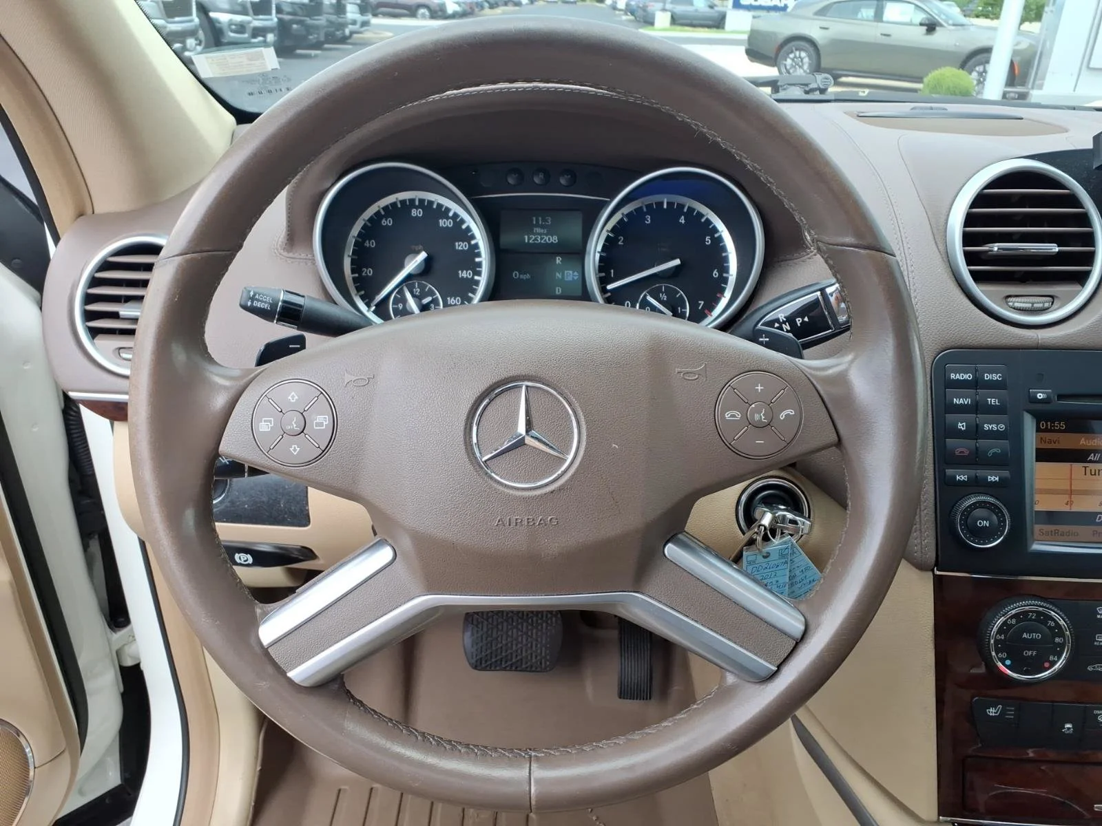 Used 2012 Arctic White Mercedes-Benz GL 450 image 17