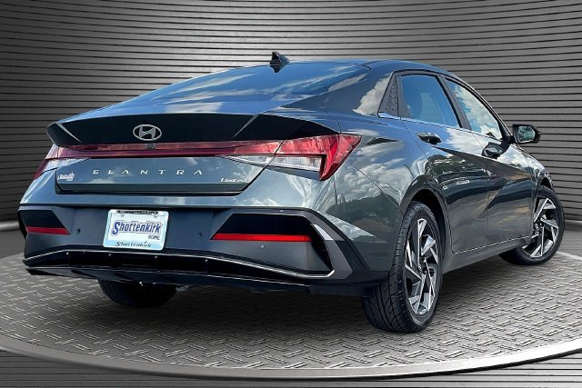 2024 Hyundai Elantra Limited - Photo 5
