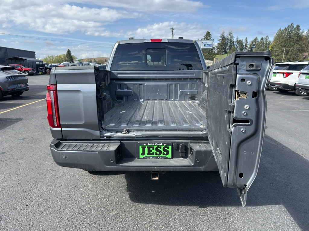 Used 2025 Gray Metallic Ford LARIAT image 29