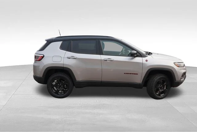 Used 2023 Silver Jeep Trailhawk image 3