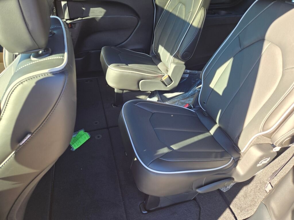 2026 Chrysler Pacifica Limited - Photo 19