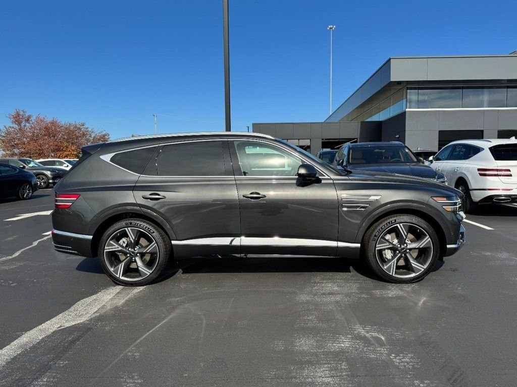 Certified Used 2026 Makalu Gray Genesis 3.5T Prestige image 2
