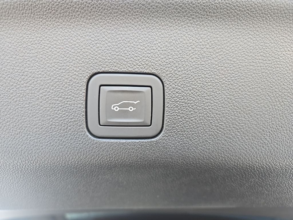 2025 Chevrolet Tahoe Premier photo 4