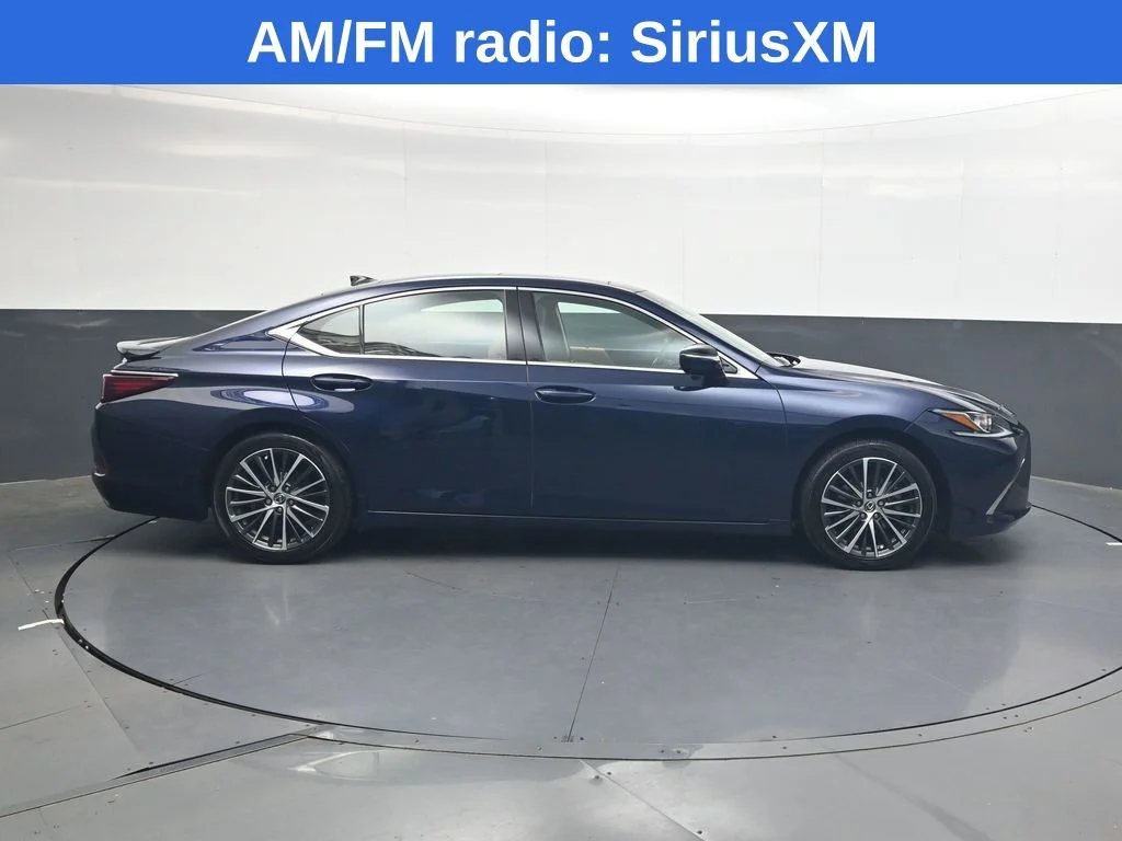 Used 2023  Lexus 350 image 3
