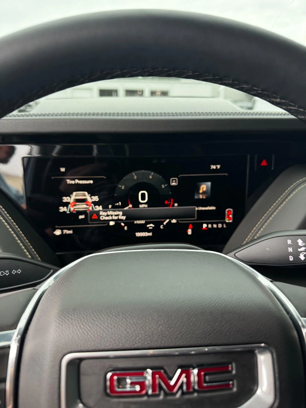 Used 2025 Summit White GMC Elevation image 22