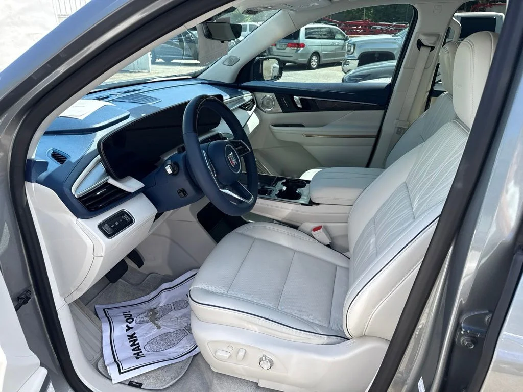 Used 2025 Gray Buick Avenir image 7