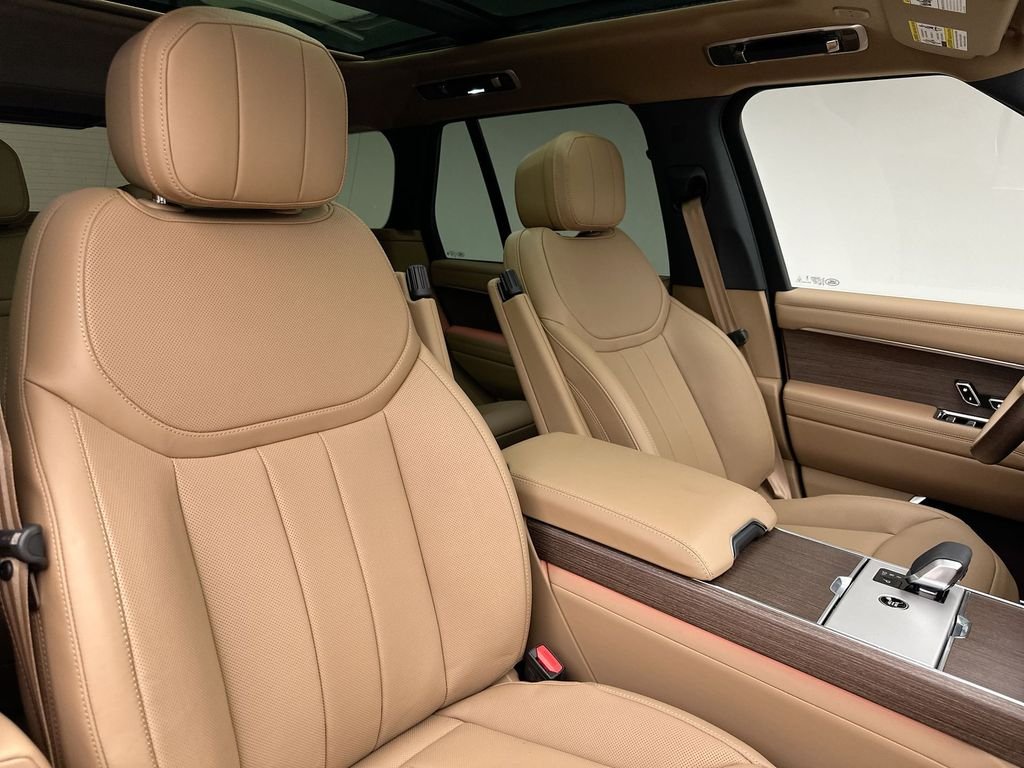 New 2026 Sunset Gold SV Bespoke Ultra Metallic Gloss Land Rover SE image 6