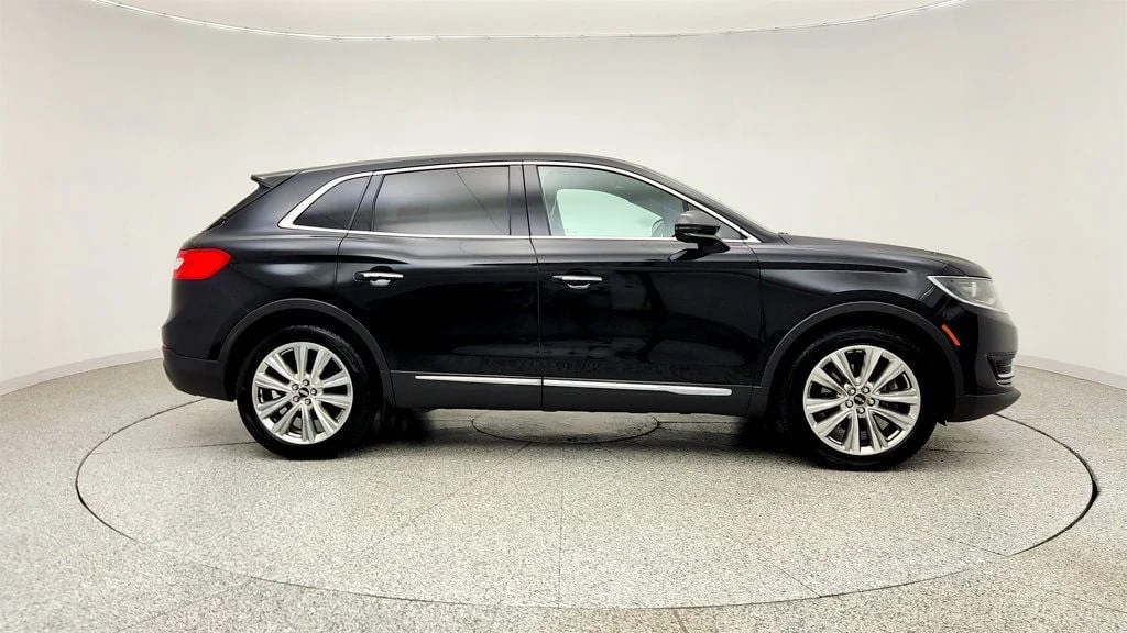 Used 2016 Black Velvet Lincoln AWD 4dr Reserve image 4