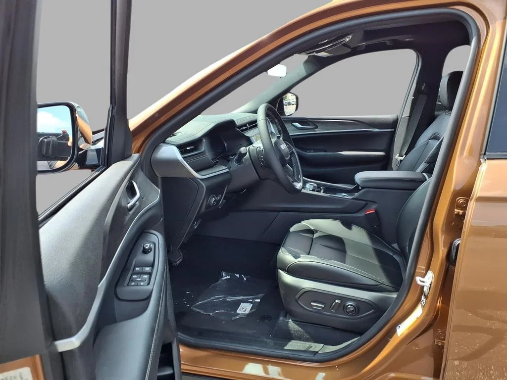 New 2026 Copper Shino Metallic Clearcoat Jeep Limited image 19