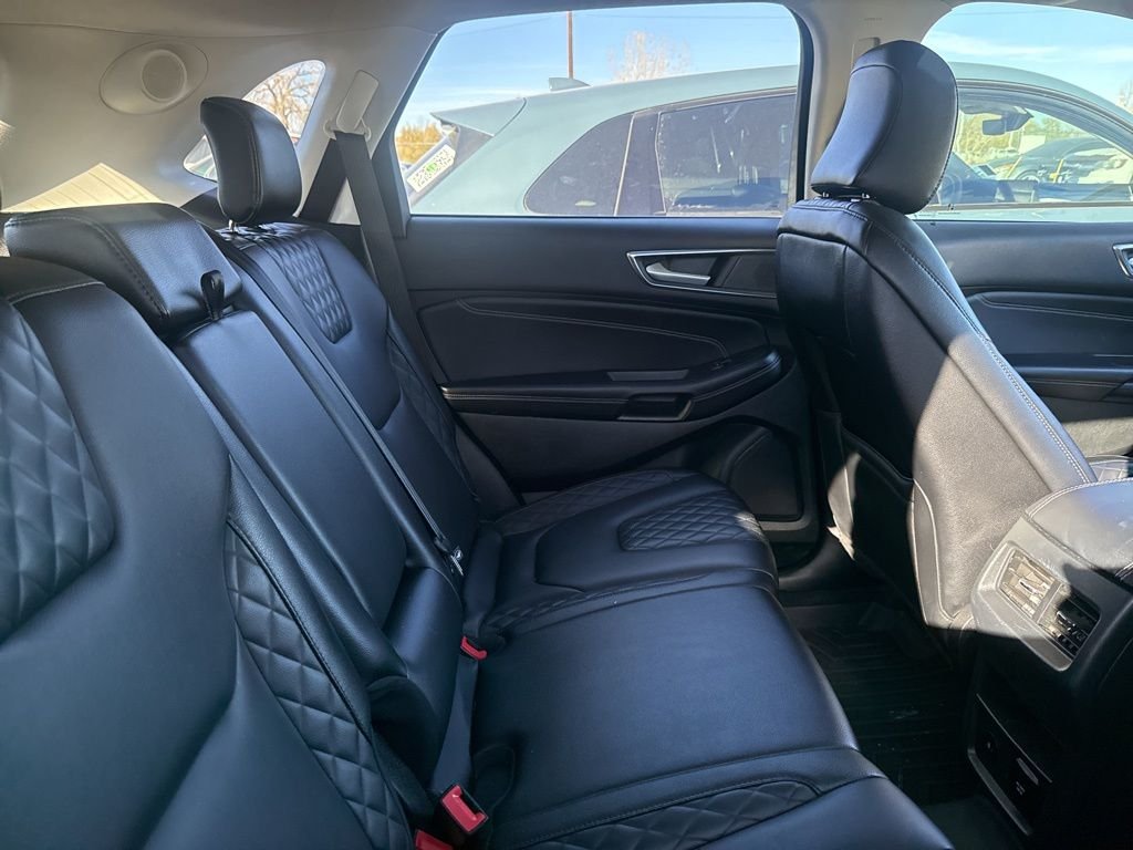 2023 Ford Edge Titanium photo 4