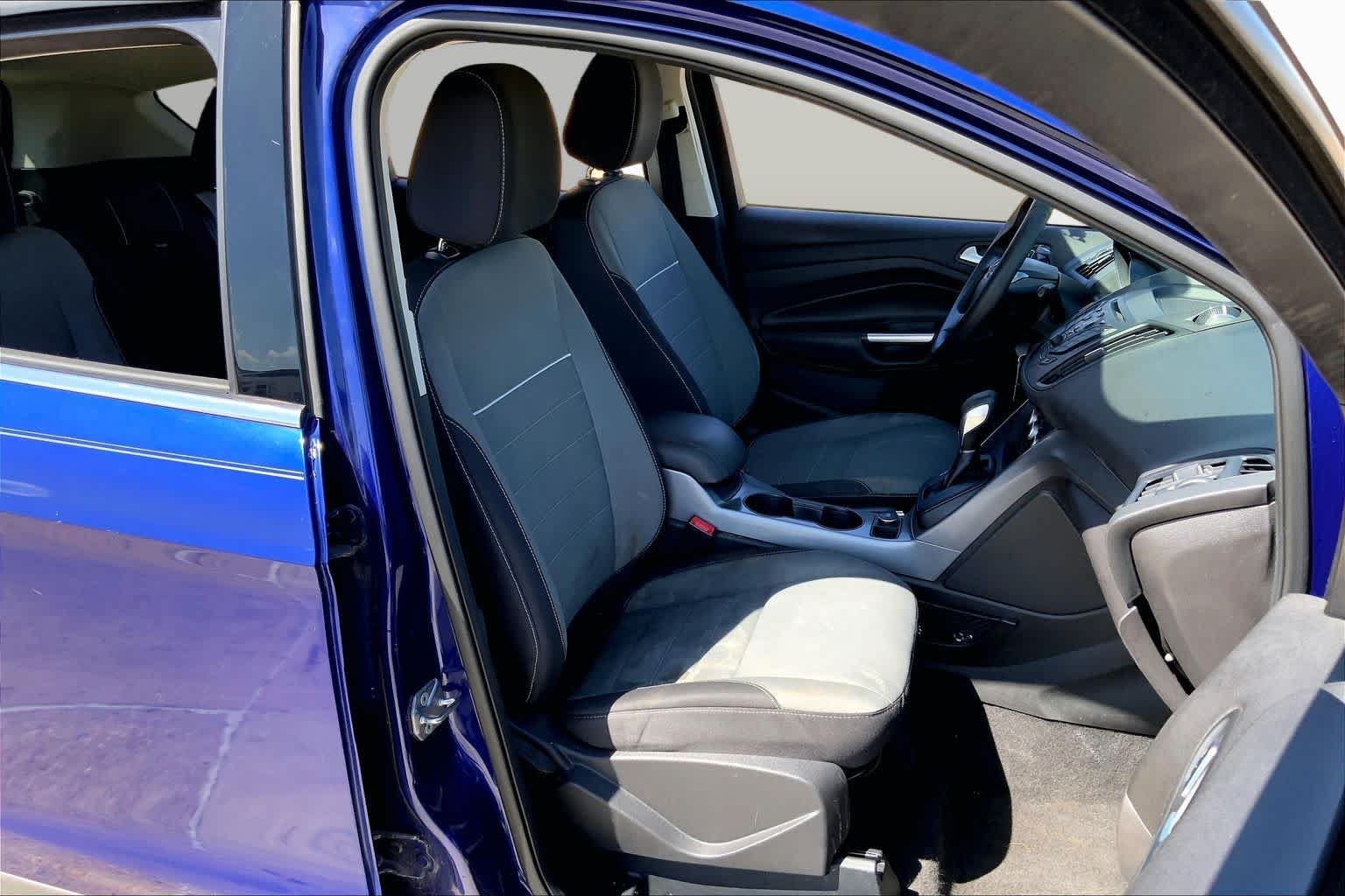 Used 2015 Blue Ford SE image 9