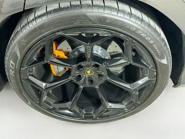 Used 2023 Gray Lamborghini Performante image 33