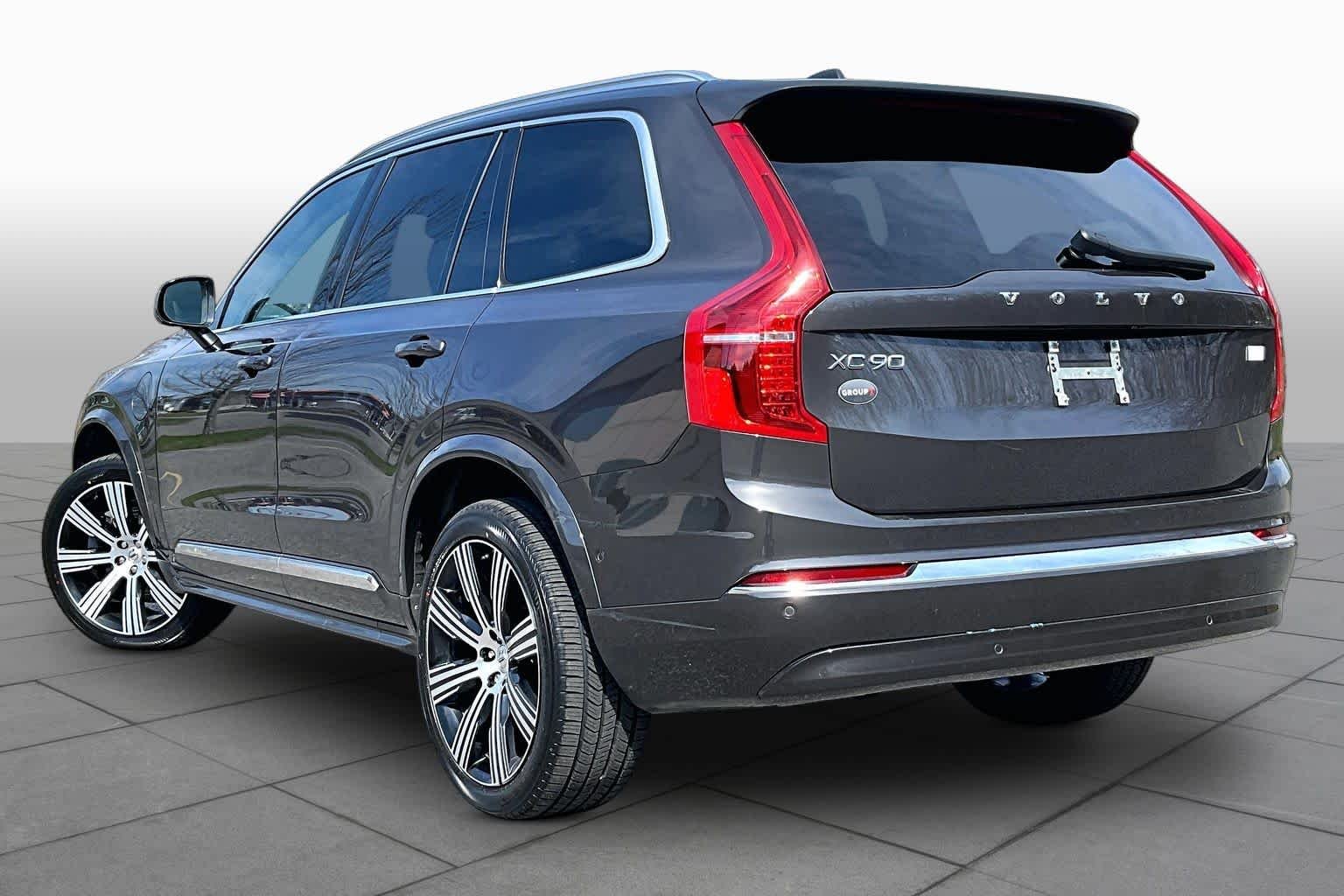 Used 2024 Platinum Grey Metallic Volvo Plus image 12