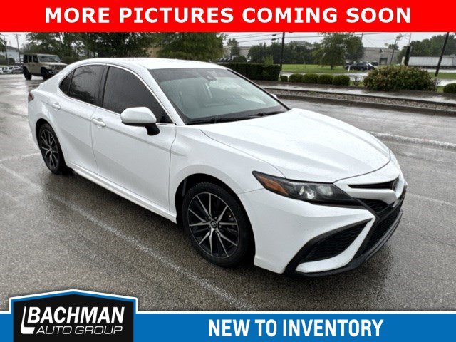 Used 2021 Super White Toyota SE image 1
