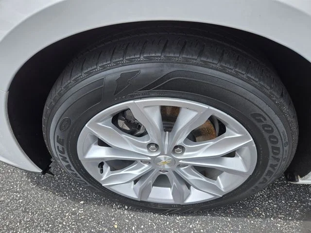 Used 2023 White Chevrolet LT image 25
