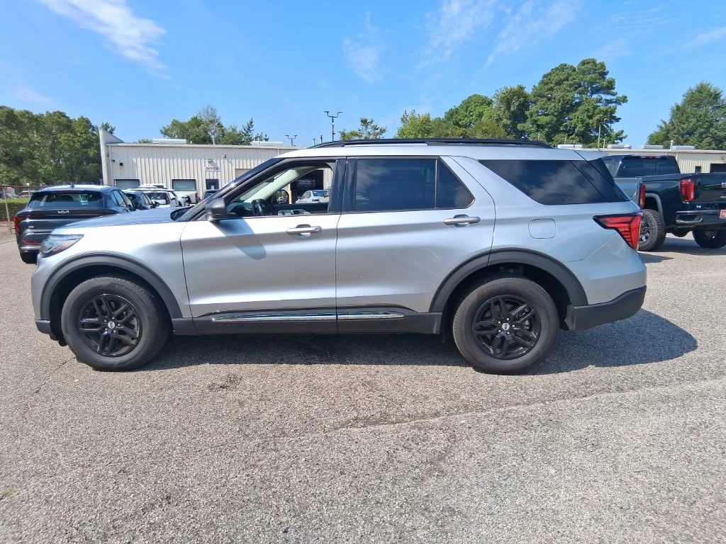 Used 2025 Silver Ford Active image 8