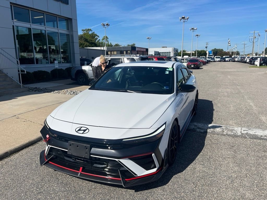 Used 2025 White Hyundai Base image 7
