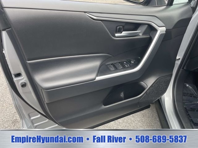 Used 2025 Silver Sky Metallic Toyota XLE image 17