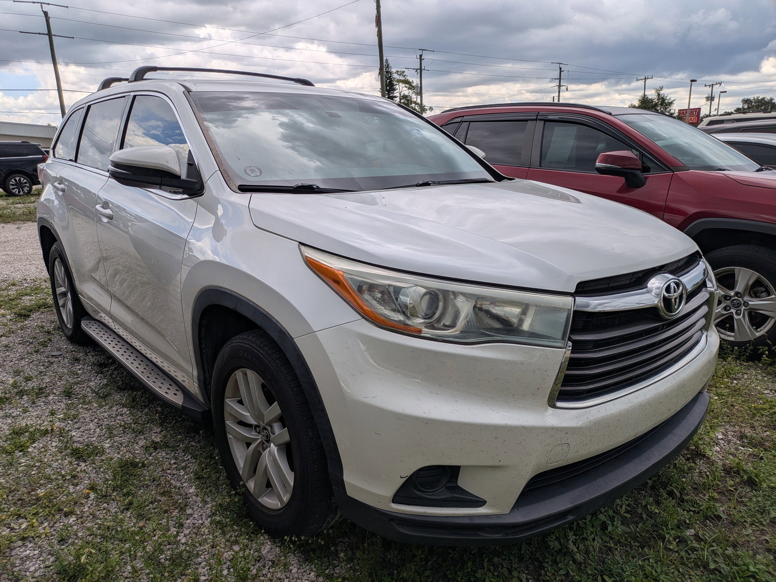 Used 2016  Toyota LE image 2