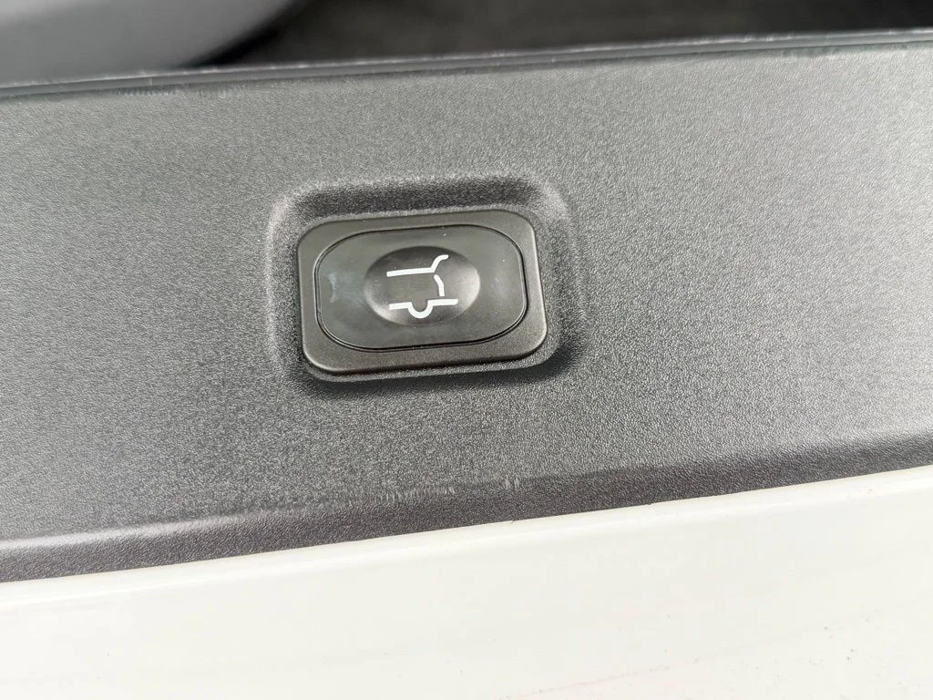 Used 2025 White Ford Active image 37