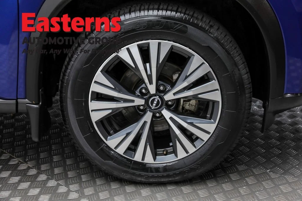 Used 2023 Blue Nissan SV image 32