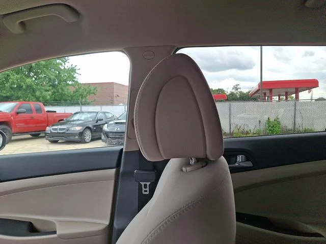 Used 2017 Red Hyundai SE image 17