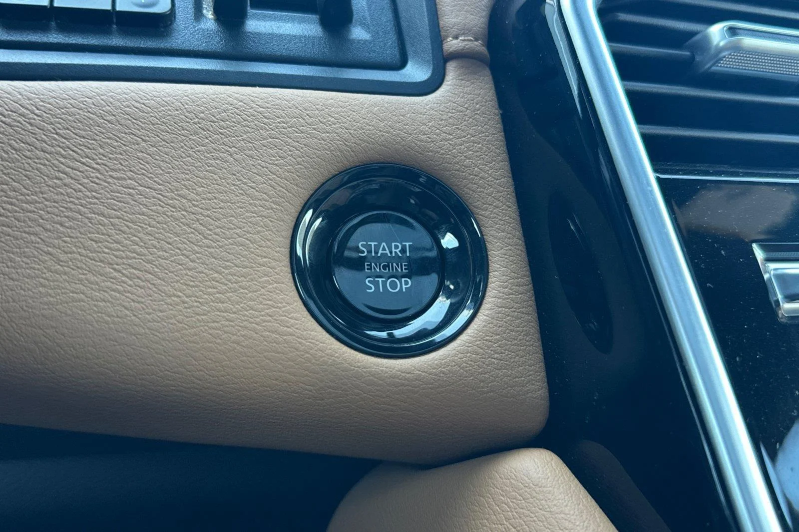 New 2025 Everest White Pearl Nissan Platinum Reserve image 24