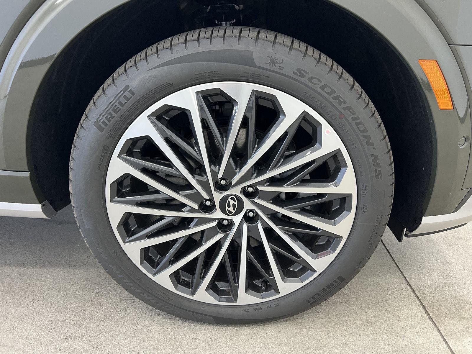 Used 2026 Titan Green Hyundai Calligraphy image 8