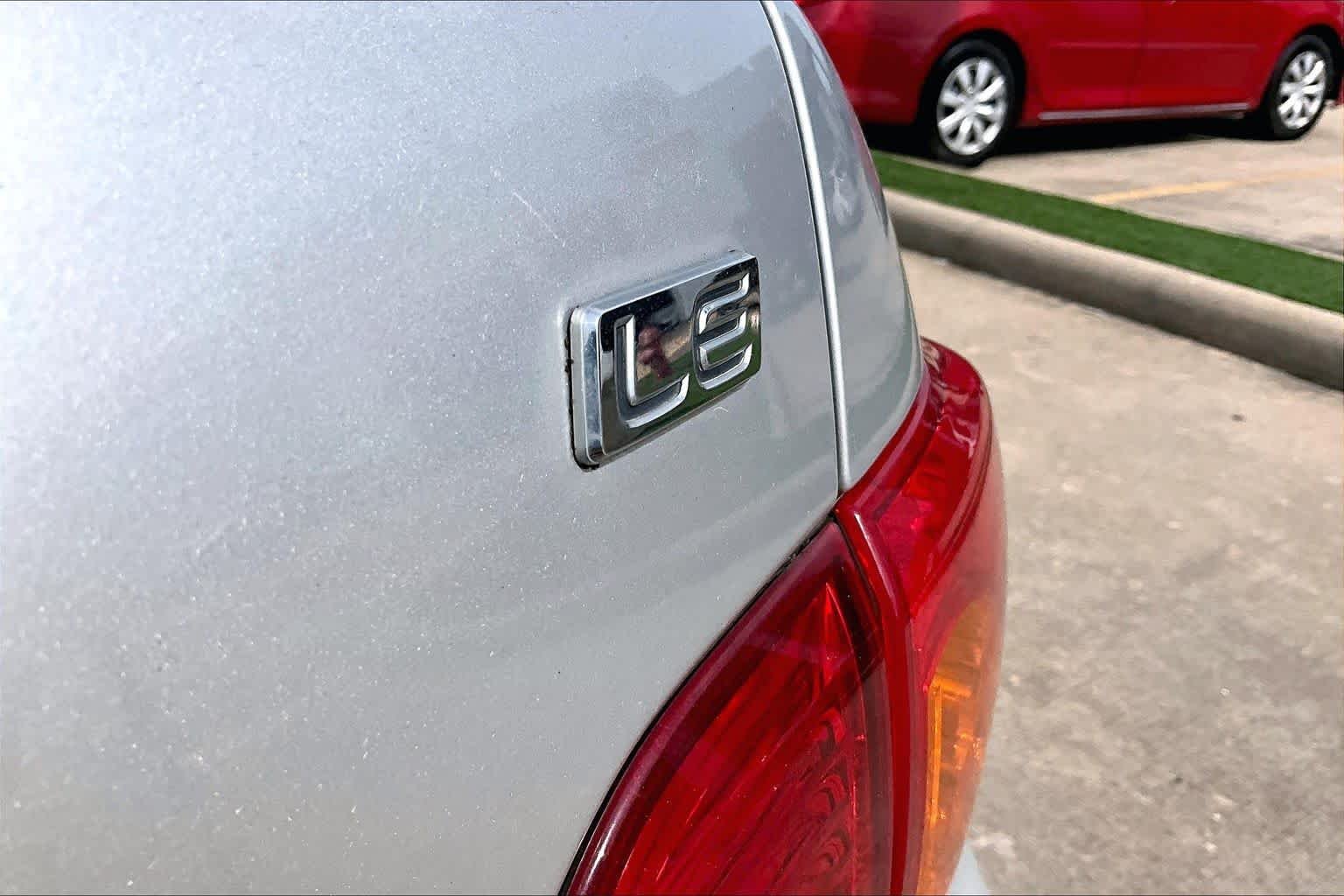 Used 2009 Classic Silver Metallic Toyota LE image 8