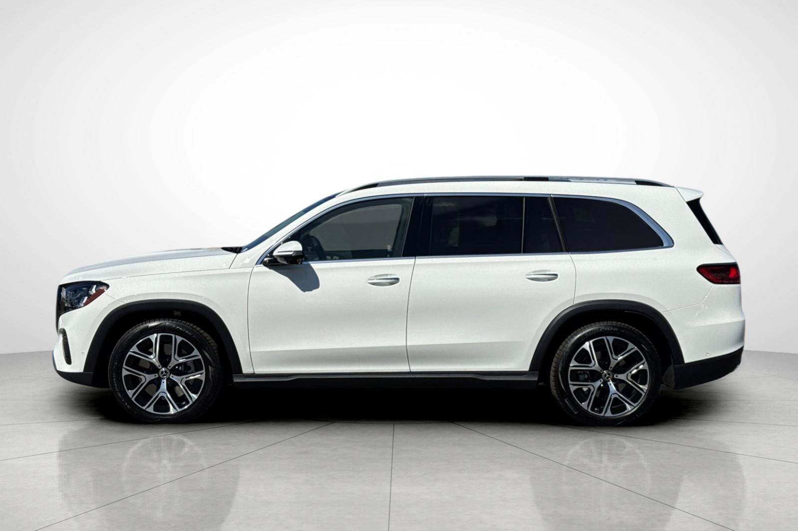 New 2027 Polar White Mercedes-Benz GLS 450 image 30