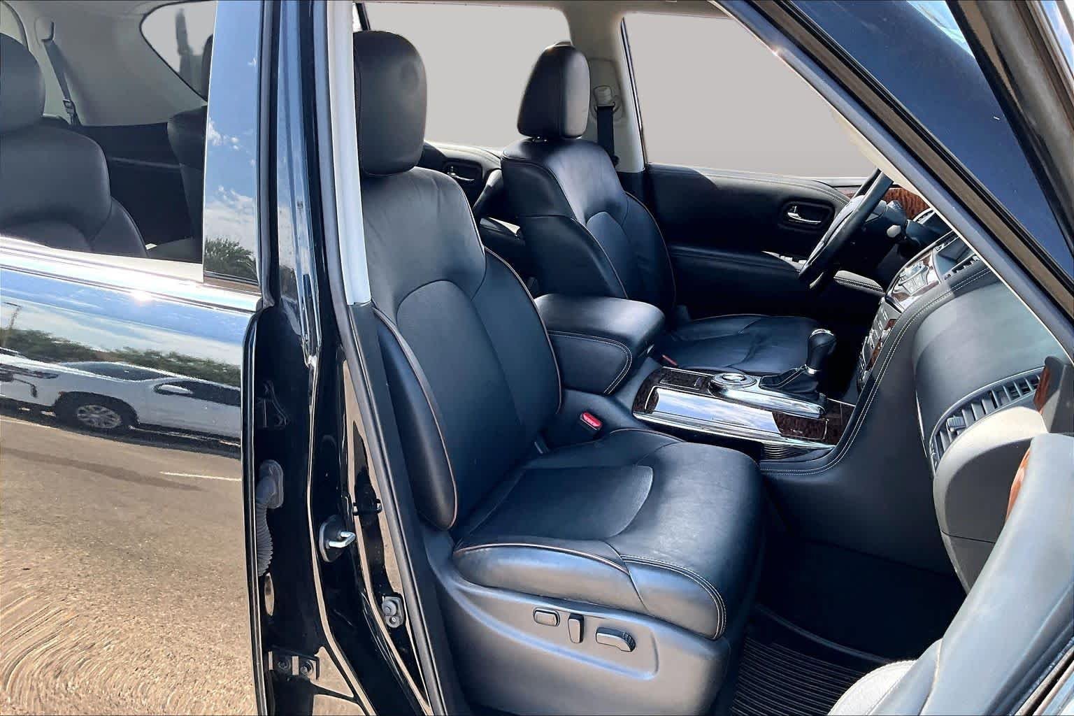 Used 2020 Super Black Nissan SL image 9