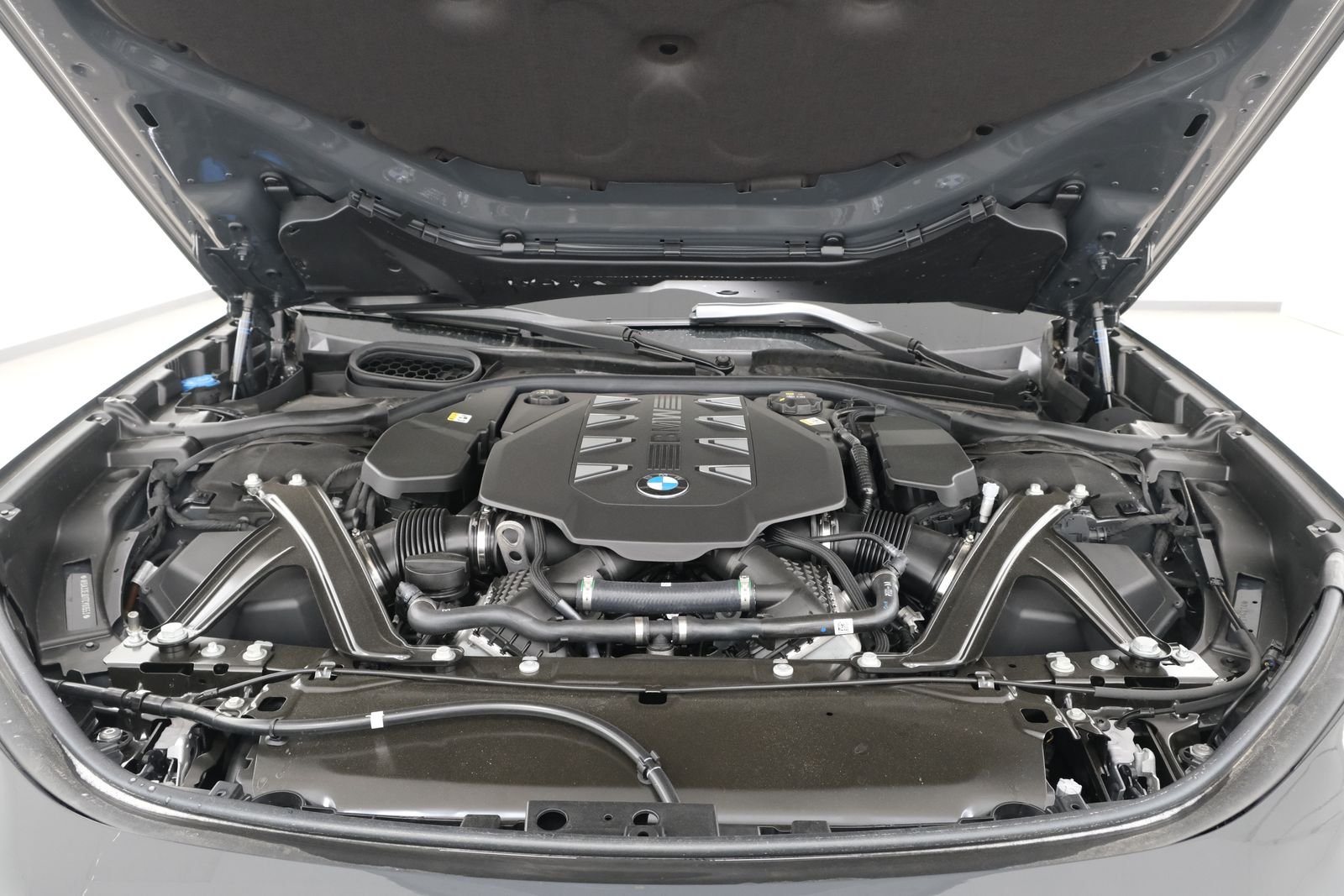 New 2026 Dravit Grey Metallic BMW 760i xDrive image 43