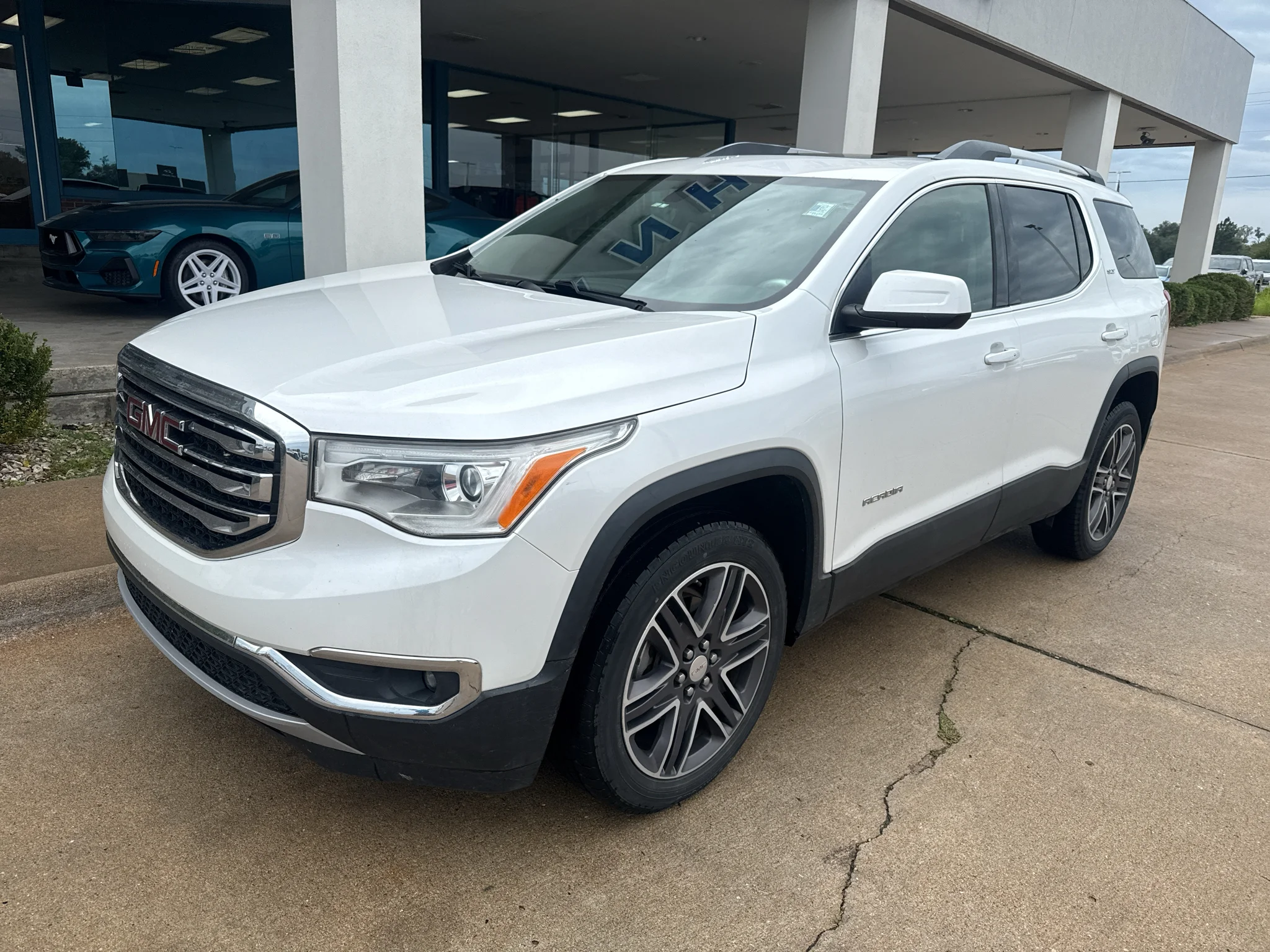 Used 2019 White Frost Tri-Coat GMC SLT image 2