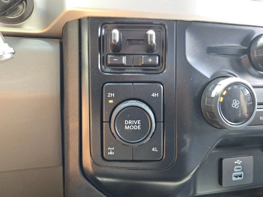 Used 2024 Oxford White Ford XL image 26
