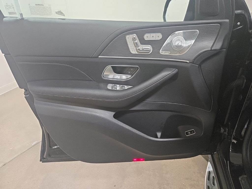 Used 2025 Obsidian Black Metallic Mercedes-Benz GLE 580 image 20