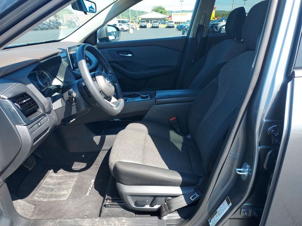 Used 2022 Gray Nissan SV image 13