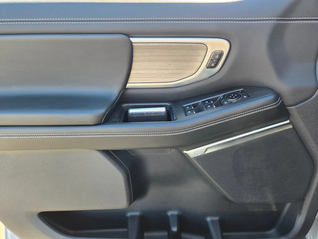 Used 2025 Glacier Gray Meta Ford Platinum image 19