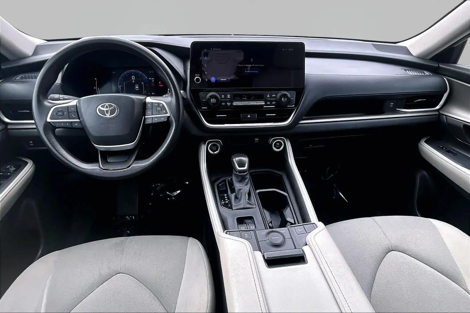 Used 2025 Wind Chill Pearl Toyota LE image 16